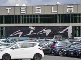 Paros temporales en la planta alemana de Tesla debido al conflicto en el mar Rojo