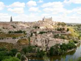 La quinta ciudad más bonita de España es Toledo, a la que eligieron un 5,2% de los participantes en la encuesta. La capital castellanomanchega acogió durante siglos a árabes, cristianos y judíos, lo que se refleja en su impresionante casco histórico. La catedral de Santa María, el Alcázar o el Museo de El Greco están entre sus monumentos más destacados.