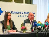 El abogado Luis Romero durante la rueda de prensa en Sevilla.