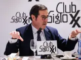 El presidente de la CEOE, Antonio Garamendi participa en un almuerzo-coloquio del Club Siglo XXI