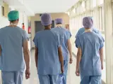 Enfermeros durante su turno en un hospital.