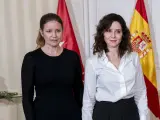 La consejera de Familia, Juventud y Asuntos Sociales, Ana Dávila, y la presidenta de la Comunidad de Madrid, Isabel Díaz Ayuso.