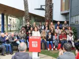 La portavoz del PSOE, Esther Peña, en un acto en Redondela (Pontevedra) para apoyar al candidato del PSdeG a la Presidencia de la Xunta, José Ramón Gómez Besteiro.