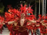 Un participante en el desfile de l'Extermini de Sitges en el Carnaval de 2023.