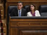 El presidente del Gobierno, Pedro Sánchez y la vicepresidenta primera del Gobierno y ministra de Hacienda, María Jesús Montero