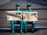 Alonso y Stroll 'leen' el Financial Times.