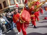 Varias personas durante el desfile de Año Nuevo Chino en el distrito de Usera.