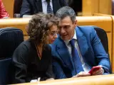 María Jesús Montero y Pedro Sánchez en el Senado