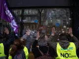 Los trabajadores de Danone protestan por el cierre de la planta de Parets (Barcelona)