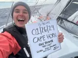 Cole Brauer, la estadounidense que ha dado la vuelta al mundo sola a bordo de su barco en 130 d&iacute;as.
