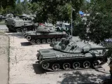 Varios vehículos militares durante una concentración motera, en la base militar El Goloso, a 24 de junio de 2023, en Guadarrama.