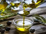 Una nueva investigación ha encontrado que el consumo diario de aceite de oliva puede proteger frente a la mortalidad asociada a la demencia.