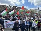 Miles de personas recorrieron este sábado las calles de Malmö (sur de Suecia), que acoge Eurovisión 2024, pidiendo la exclusión de Israel del festival y el fin de la ofensiva en Gaza horas antes de que se celebre la final del certamen.