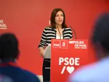 La portavoz de la CEF, Esther Peña, comparece ante los medios en la sede del partido en Ferraz para valorar los resultados electorales, hoy domingo en Barcelona.