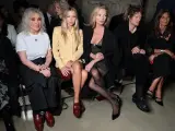 LONDON, ENGLAND - MAY 13: Debbie Harry, Lila Moss, Kate Moss,Nikolai von Bismarck and Debonnaire von Bismarck attend the Gucci Cruise 2025 Fashion Show at Tate Modern on May 13, 2024 in London, England. (Photo by Shane Anthony Sinclair/Getty Images for Gucci)