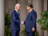 Biden aprueba más aranceles contra China y los eleva al 100% para el coche eléctrico