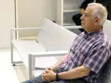 El jubilado detenido por el envío en 2022 de seis cartas con explosivos en el banquillo de la Audiencia Nacional, durante su juicio.