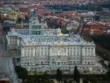 El Palacio Real de Madrid es el más grande Europa occidental y se encuentra en el distrito centro, donde el precio del metro cuadrado está en 12 euros.