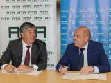 (i-d): el director general adjunto y director territorial Centro de Banco Sabadell, José Manuel Candela Barreiro, y el presidente de ATA, Lorenzo Amor.
