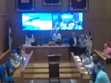 Pleno en el Ayuntamiento de Arahal (Sevilla) en el que ha prosperado la moción de censura del PSOE y el PP contra la ya exalcaldesa de IU.