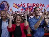 El secretario general del PSOE y presidente del Gobierno, Pedro Sánchez, la candidata al 9J, Teresa Ribera y José Luis Rodríguez Zapatero