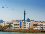 Oman - Muskat, Masjid Al Rasool Al A`dham Mosque with flowers