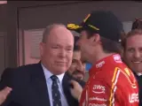 Alberto de Mónaco llora en el podio junto a Charles Leclerc