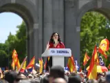 Isabel Díaz Ayuso, durante el acto del PP en la Puerta de Alcalá.
