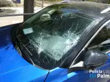 Luna fracturada del coche implicado en el atropellamiento de un ni&ntilde;o de 12 a&ntilde;os.