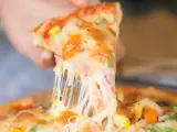 La IA de Google ha alucinado diciendo que el pegamento puede ser un ingrediente para la pizza.