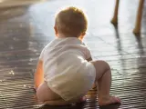 Un bebé gateando, en una imagen de archivo.