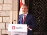El alcalde de Barcelona, Jaume Collboni, durante la declaraci&oacute;n institucional.