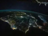 La península ibérica de noche, vista desde la Estación Espacial Internacional en 2022.