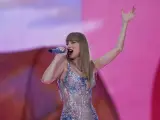 MADRID, 29/05/2024.- La cantante y compositora estadounidense Taylor Swift ofrece un concierto este miércoles en el estadio Santiago Bernabéu de Madrid. EFE/JUANJO MARTÍN
