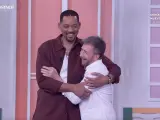 Will Smith y Pablo Motos abrazados en El Hormiguero