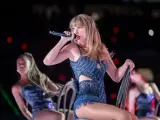 Taylor Swift se ha despedido este jueves de Espa&ntilde;a tras un segundo concierto en la capital madrile&ntilde;a. La cantante estadounidense aterriz&oacute; el mi&eacute;rcoles con su The Eras Tour, despu&eacute;s de trece a&ntilde;os sin actuar en el pa&iacute;s, debido a la cancelaci&oacute;n obligada por el covid del concierto que ten&iacute;a programado en 2020 en el festival MadCool.