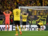 Jugadores del Borussia Dortmund tras encajar el segundo gol en la final con el Real Madrid.