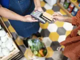 ¿Cómo ahorrar en el supermercado? No pagues tu compra con tarjeta.