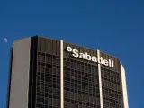 Fachada de la sede del Banco Sabadell en la Avenida Diagonal de Barcelona