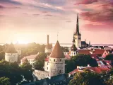 Vista a&eacute;rea de la ciudad antigua de Tallin.
