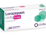 La farmacéutica Cinfa ha cambiado el color de la caja de Lorazepam. Tras las quejas de los usuarios, que llegaron a denunciar por redes sociales que el nuevo tono morado utilizado en el envase de este medicamento era muy similar al de la Loratadina, la compañía farmacéutica ha decidido rediseñar la caja del producto. Este, por tanto, será verde a partir de ahora. Sin embargo, los usuarios han vuelto a manifestar sus quejas, ya que la caja de Lorazepam se parecerá ahora a la de Fluoxetina, también del mismo color y que guarda, además, un uso similar.
