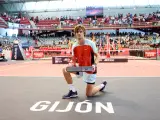 Andrey Rublev posa como campeón del ATP de Gijón en 2022.