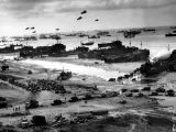 Buques de EE UU desembarcando en Normandía en junio de 1944.