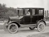 El Ford T fue el primer vehículo en incorporar un parasol.