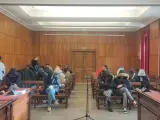 Los acusados de difundir el vídeo, sentados en el banquillo