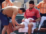 Novak Djokovic, tratándose durante el encuentro ante Cerundolo.