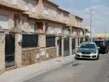Vista del lugar donde los dos supuestos autores del asesinato a tiros en Madrid de Borja Villacís han sido detenidos en una casa de Yuncos (Toledo).