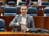El portavoz del PSOE-M en la Asamblea de Madrid, Juan Lobato, durante una sesión plenaria en la Cámara regional.