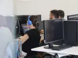 Personas trabajando con ordenadores en Barcelona.