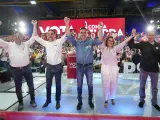 El presidente del Gobierno, Pedro Sánchez, el expresidente José Luis Rodríguez y la cabeza de lista al Parlamento Europeo, Teresa Ribera, en el cierre de campaña del PSOE en Fuenlabrada.